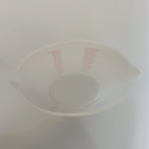 4-Cup Measuring Cup Silicone Flexible Compact for Storage, Travel Never Used - Picture 3 of 4